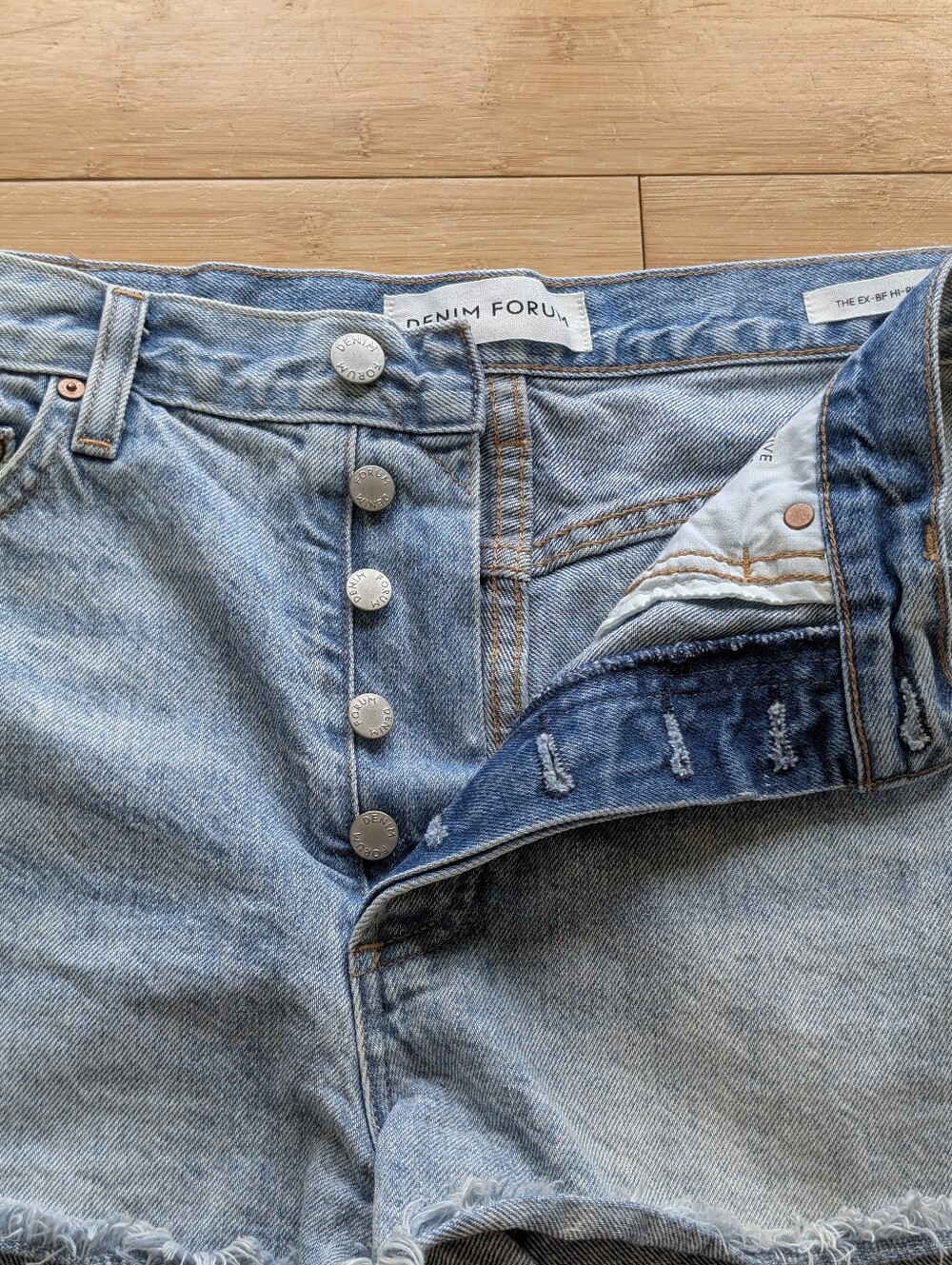 Aritzia Denim Forum Ex Boyfriend High-Rise Light Wash Denim Shorts - Picture 3 of 9